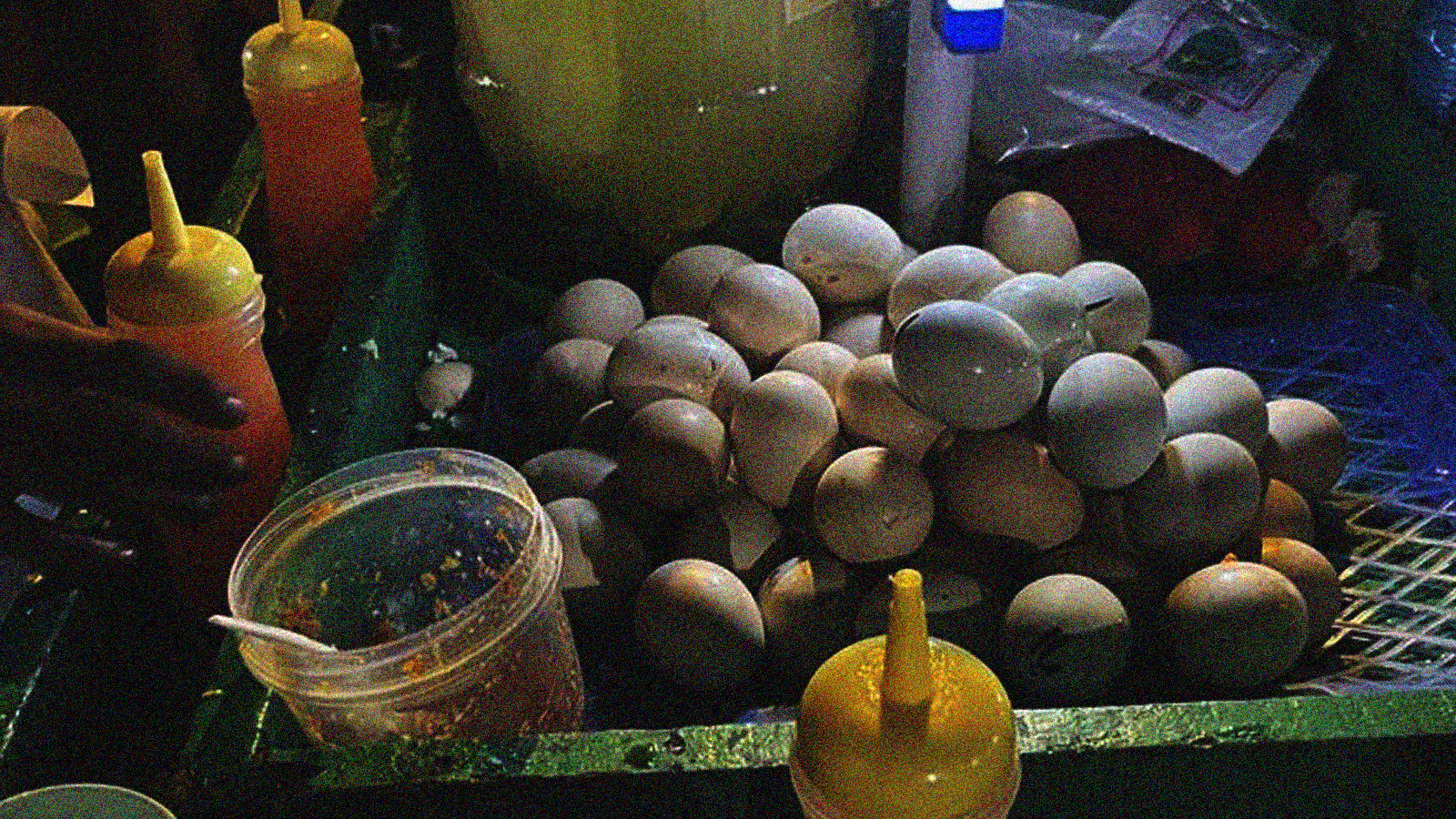 Balut vendor